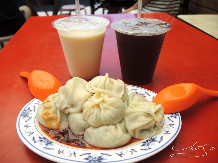 【宜蘭美食】正好鮮肉小籠包-宜蘭總店 ➤ 皮薄汁多,宜蘭必吃!咬一口就淪陷!一下火車站馬上衝,晚來就吃