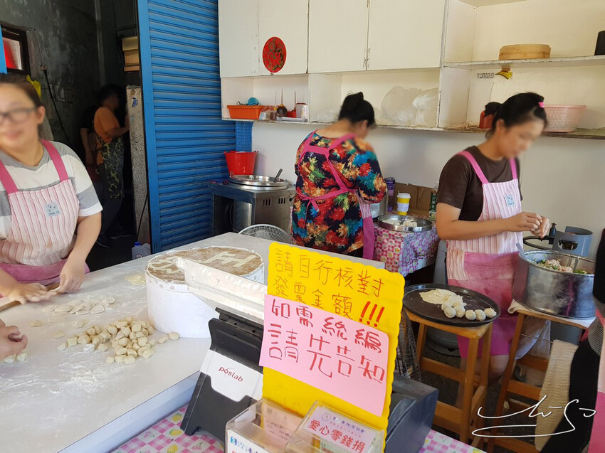 【宜蘭美食】正好鮮肉小籠包-宜蘭總店 ➤ 皮薄汁多,宜蘭必吃!咬一口就淪陷!一下火車站馬上衝,晚來就吃