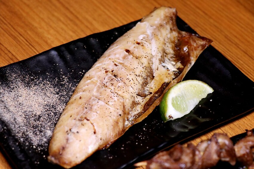 人氣平價串燒店最低只要$19,堅持現烤累積10年烤功,下班聚餐小酌好去處,三種特製密醬隨你挑♥柒串燒屋♥