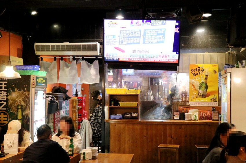 人氣平價串燒店最低只要$19,堅持現烤累積10年烤功,下班聚餐小酌好去處,三種特製密醬隨你挑♥柒串燒屋♥