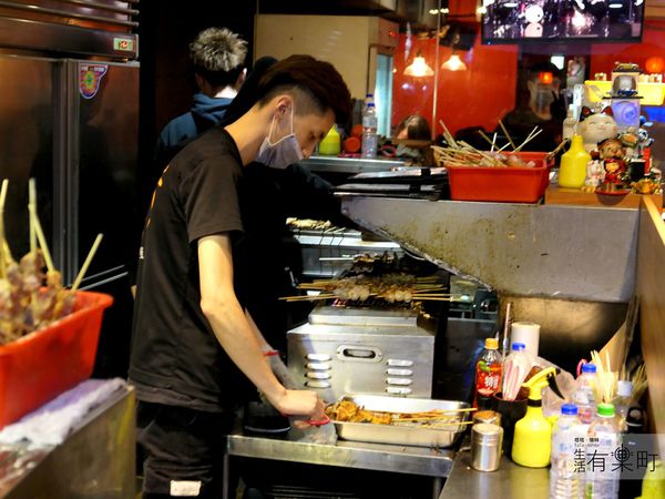 【台北中山美食】柒串燒屋：超便宜銅板價美味串燒，上班族最愛小酌好地點，平價串燒宵夜聚餐推薦，外帶內用都適合