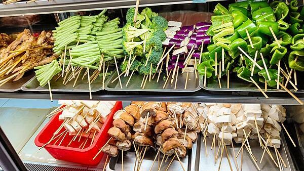 【台北美食】柒串燒屋｜一串只要１９元起！超便宜台式居酒屋，ＣＰ值很高哦！
