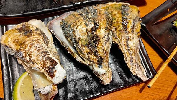 【台北美食】柒串燒屋｜一串只要１９元起！超便宜台式居酒屋，ＣＰ值很高哦！