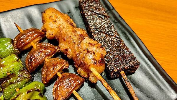 【台北美食】柒串燒屋｜一串只要１９元起！超便宜台式居酒屋，ＣＰ值很高哦！