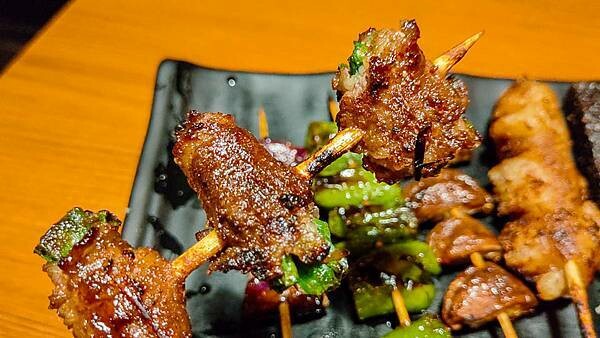 【台北美食】柒串燒屋｜一串只要１９元起！超便宜台式居酒屋，ＣＰ值很高哦！