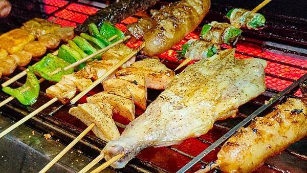 【台北美食】柒串燒屋｜一串只要１９元起！超便宜台式居酒屋，ＣＰ值很高哦！