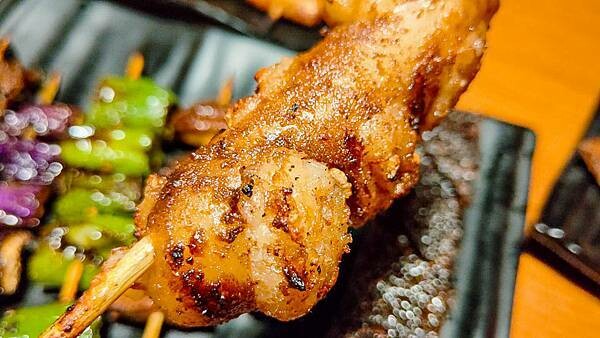 【台北美食】柒串燒屋｜一串只要１９元起！超便宜台式居酒屋，ＣＰ值很高哦！