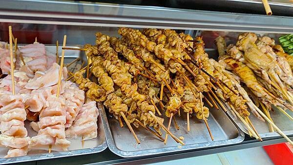 【台北美食】柒串燒屋｜一串只要１９元起！超便宜台式居酒屋，ＣＰ值很高哦！