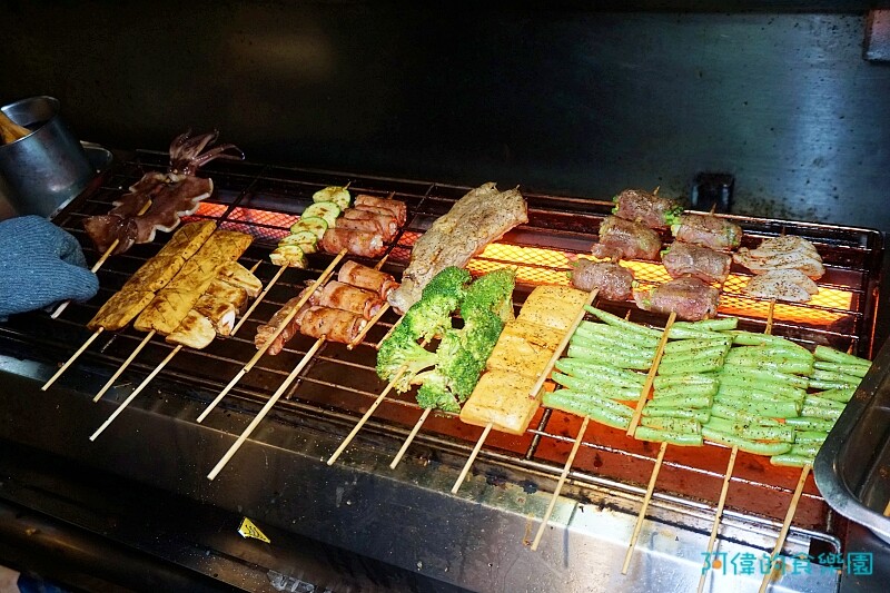 【善導寺站】柒串燒-十年老字號串燒居酒屋4.6星好評,一支串燒12元起,和風焦糖、經點椒鹽、德州風味三種調