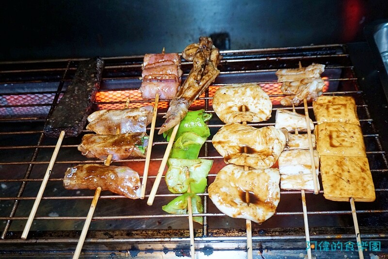 【善導寺站】柒串燒-十年老字號串燒居酒屋4.6星好評,一支串燒12元起,和風焦糖、經點椒鹽、德州風味三種調