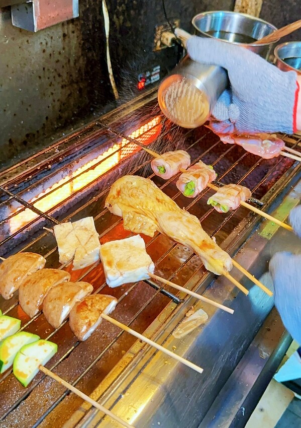 【善導寺站】柒串燒-十年老字號串燒居酒屋4.6星好評,一支串燒12元起,和風焦糖、經點椒鹽、德州風味三種調