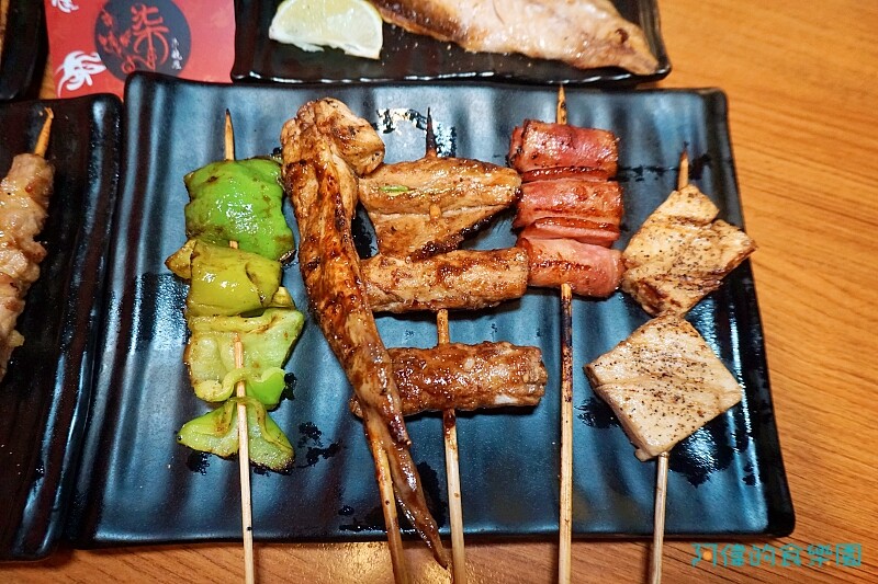 【善導寺站】柒串燒-十年老字號串燒居酒屋4.6星好評,一支串燒12元起,和風焦糖、經點椒鹽、德州風味三種調