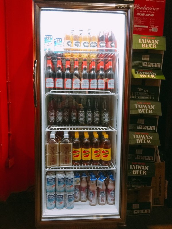 柒串燒屋：【萬惡宵夜美食文/串燒美食/民視新聞/食尚玩家/網路名人/飛醺卑鄙林進/強力推薦】位於長安東路燒肉街的「柒串燒」(長安東路店)~各式串燒、烤干貝、超大生蠔、扇貝、甜不辣、茄子、四季豆等~嘴上吃著小鮮肉、眼睛也看著小鮮肉XD