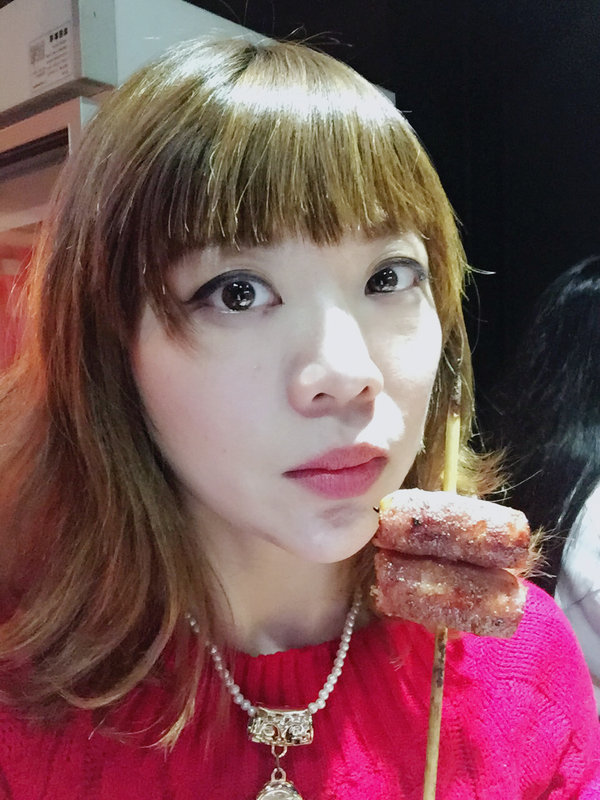 柒串燒屋：【萬惡宵夜美食文/串燒美食/民視新聞/食尚玩家/網路名人/飛醺卑鄙林進/強力推薦】位於長安東路燒肉街的「柒串燒」(長安東路店)~各式串燒、烤干貝、超大生蠔、扇貝、甜不辣、茄子、四季豆等~嘴上吃著小鮮肉、眼睛也看著小鮮肉XD