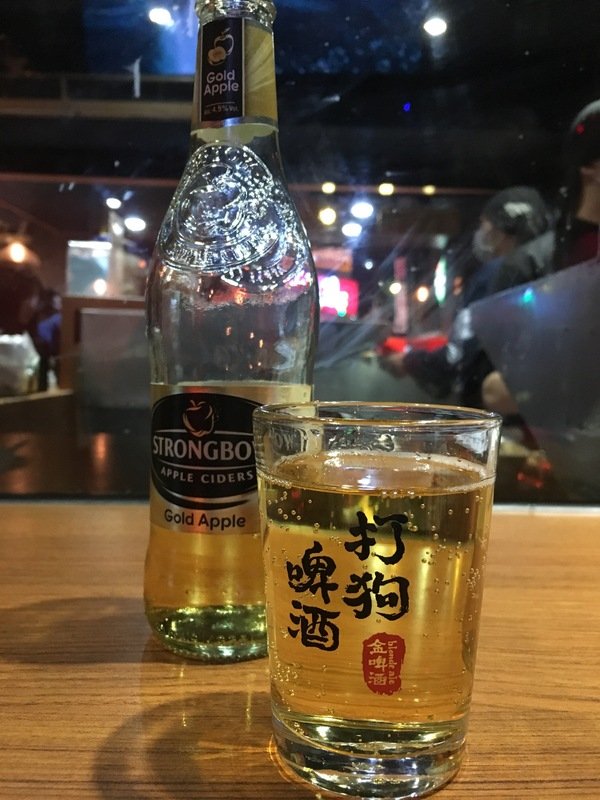 柒串燒屋：【萬惡宵夜美食文/串燒美食/民視新聞/食尚玩家/網路名人/飛醺卑鄙林進/強力推薦】位於長安東路燒肉街的「柒串燒」(長安東路店)~各式串燒、烤干貝、超大生蠔、扇貝、甜不辣、茄子、四季豆等~嘴上吃著小鮮肉、眼睛也看著小鮮肉XD