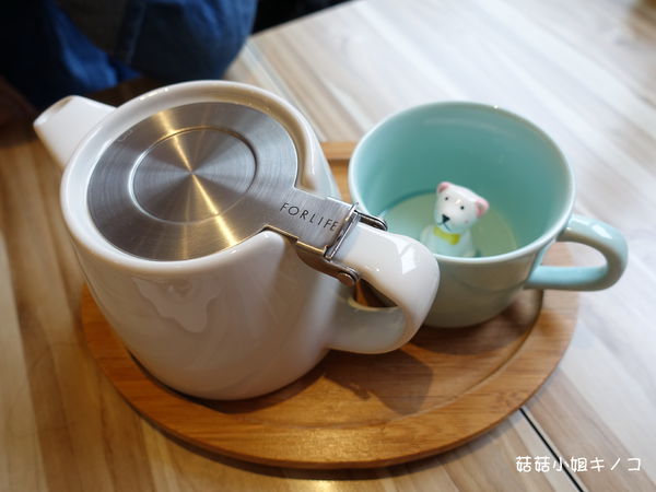 淡水信義線-101/世貿站-超厲害立體貓臉歐雷還有一隻超壯碩店貓~The Who Cafe 框影咖啡(信義店)~