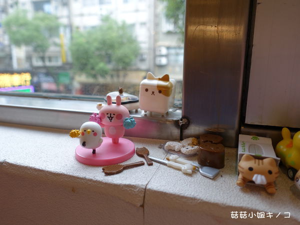 淡水信義線-101/世貿站-超厲害立體貓臉歐雷還有一隻超壯碩店貓~The Who Cafe 框影咖啡(信義店)~