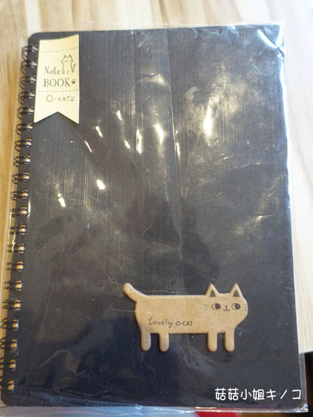 淡水信義線-101/世貿站-超厲害立體貓臉歐雷還有一隻超壯碩店貓~The Who Cafe 框影咖啡(信義店)~