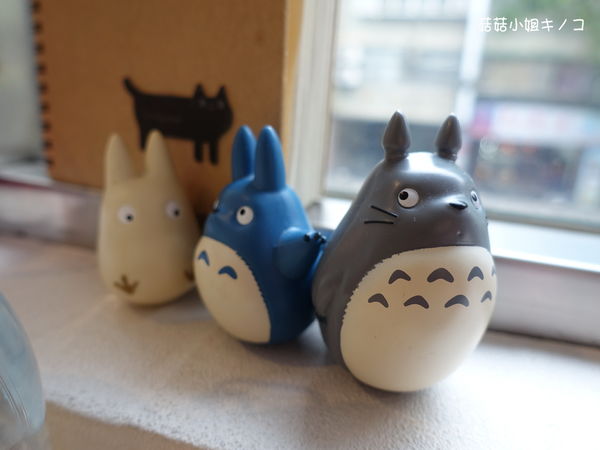 淡水信義線-101/世貿站-超厲害立體貓臉歐雷還有一隻超壯碩店貓~The Who Cafe 框影咖啡(信義店)~