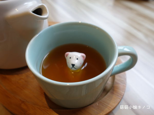 淡水信義線-101/世貿站-超厲害立體貓臉歐雷還有一隻超壯碩店貓~The Who Cafe 框影咖啡(信義店)~