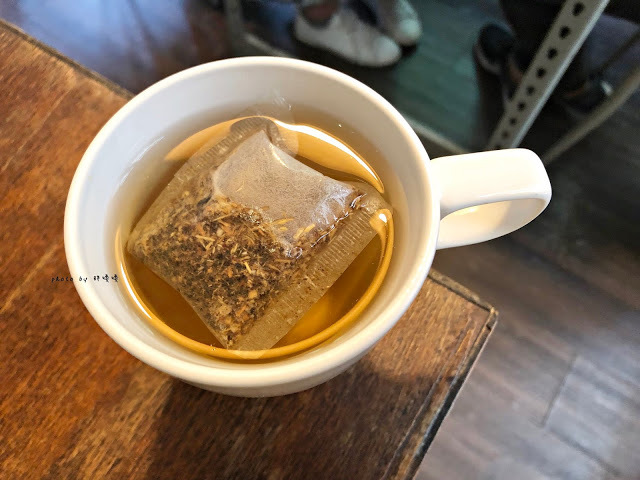 【台中 西區】小夏天petit ete🌿🌿🌿美術館附近，小巷中的清新越式料理，夏天好適合酸酸辣辣的開胃餐點，來這感受濃濃越南風味😍