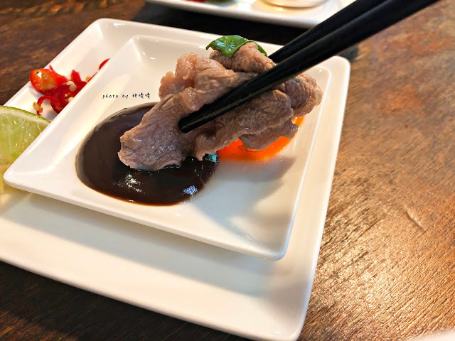 【台中 西區】小夏天petit ete🌿🌿🌿美術館附近，小巷中的清新越式料理，夏天好適合酸酸辣辣的開胃餐點，來這感受濃濃越南風味😍