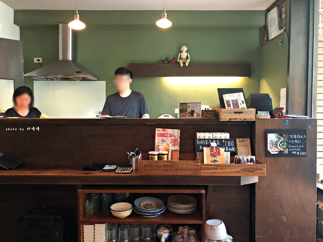 【台中 西區】小夏天petit ete🌿🌿🌿美術館附近，小巷中的清新越式料理，夏天好適合酸酸辣辣的開胃餐點，來這感受濃濃越南風味😍