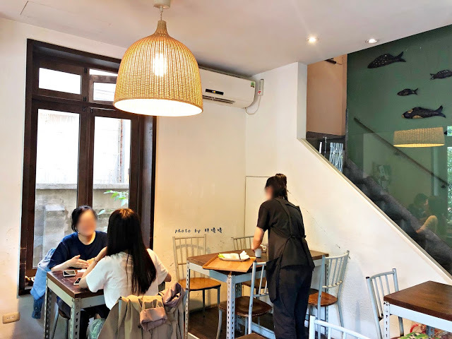 【台中 西區】小夏天petit ete🌿🌿🌿美術館附近，小巷中的清新越式料理，夏天好適合酸酸辣辣的開胃餐點，來這感受濃濃越南風味😍