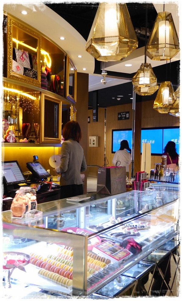 安娜可可藝術坊(法式拉糖甜點專賣(微風松高店))：【台北◍•ᴗ•◍信義區】美食・[下午茶]Anna Cocoa Art 安娜可可藝術坊微風松高店食記✯捷運市政府站｜愛的熔岩讓熱巧克力融化少女心