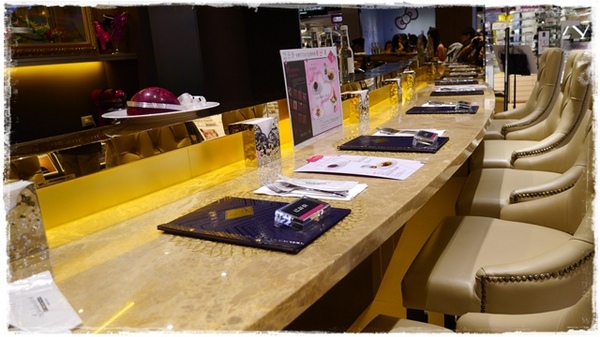 安娜可可藝術坊(法式拉糖甜點專賣(微風松高店))：【台北◍•ᴗ•◍信義區】美食・[下午茶]Anna Cocoa Art 安娜可可藝術坊微風松高店食記✯捷運市政府站｜愛的熔岩讓熱巧克力融化少女心