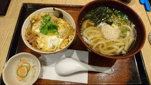 大戶屋(漢神巨蛋店):高雄漢神巨蛋~大戶屋 OOTOYA~來自日本的家庭定食~推美味海陸炸物拼盤~ 大戶屋(漢神巨蛋店):高雄漢神巨蛋~大戶屋 OOTOYA~來自日本的家庭定食~推美味海陸炸物拼盤~
