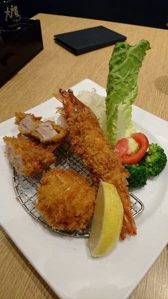 大戶屋(漢神巨蛋店):高雄漢神巨蛋~大戶屋 OOTOYA~來自日本的家庭定食~推美味海陸炸物拼盤~ 大戶屋(漢神巨蛋店):高雄漢神巨蛋~大戶屋 OOTOYA~來自日本的家庭定食~推美味海陸炸物拼盤~