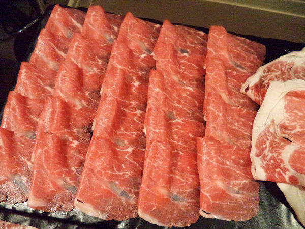 【東區火鍋】要麼去橘色，要麼來忻殿堂鍋物專賣店-活海鮮、prime等級肉品