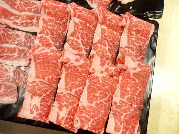 【東區火鍋】要麼去橘色，要麼來忻殿堂鍋物專賣店-活海鮮、prime等級肉品