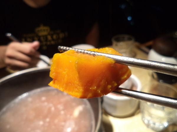 【東區火鍋】要麼去橘色，要麼來忻殿堂鍋物專賣店-活海鮮、prime等級肉品