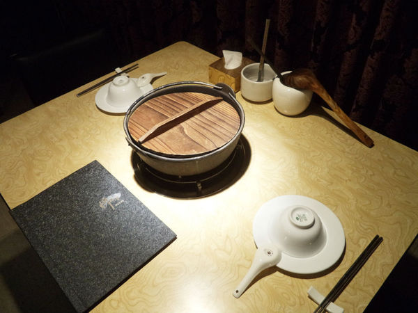 【東區火鍋】要麼去橘色，要麼來忻殿堂鍋物專賣店-活海鮮、prime等級肉品