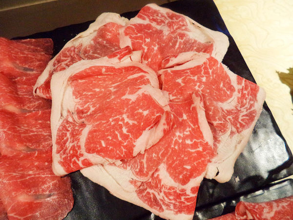 【東區火鍋】要麼去橘色，要麼來忻殿堂鍋物專賣店-活海鮮、prime等級肉品