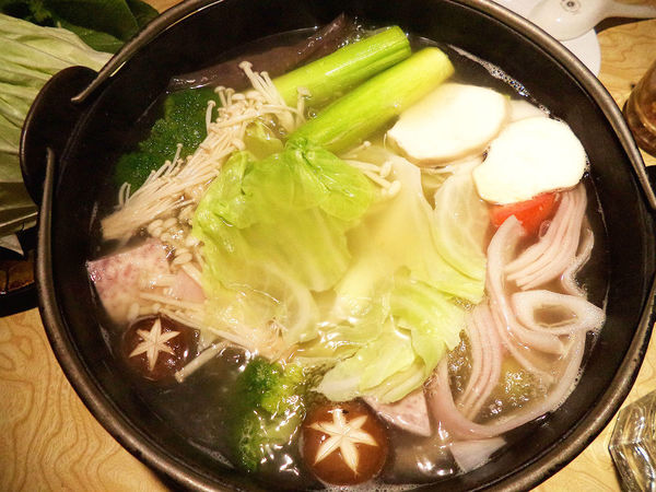 【東區火鍋】要麼去橘色，要麼來忻殿堂鍋物專賣店-活海鮮、prime等級肉品