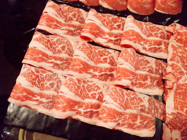 【東區火鍋】要麼去橘色，要麼來忻殿堂鍋物專賣店-活海鮮、prime等級肉品