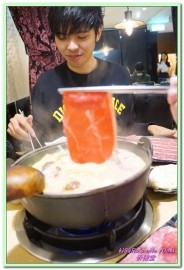 忻殿堂鍋物專賣店：東區火鍋．南洋風情叻沙鍋與食肉者的天堂──忻殿堂