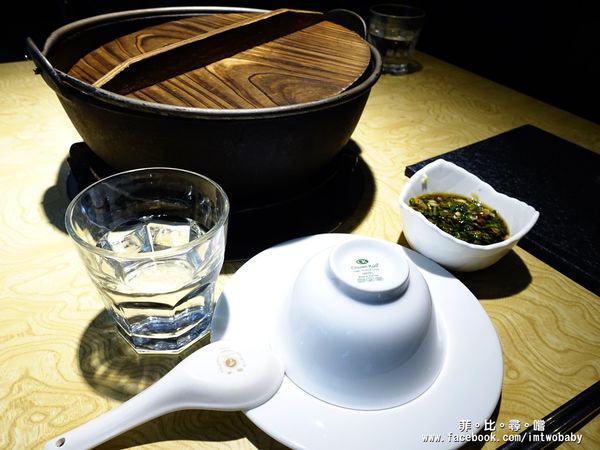 忻殿堂鍋物專賣店：【捷運美食】東區火鍋 忻殿堂日式鍋物 Hot Pot 現流活海鮮 平價頂級的美食饗宴 黃金一品雜炊讓您吃過會懷念！東區涮涮鍋推薦