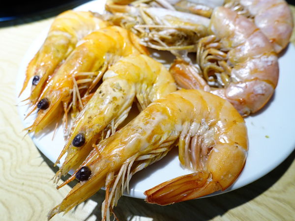 忻殿堂鍋物專賣店：【捷運美食】東區火鍋 忻殿堂日式鍋物 Hot Pot 現流活海鮮 平價頂級的美食饗宴 黃金一品雜炊讓您吃過會懷念！東區涮涮鍋推薦