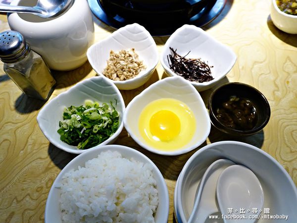 忻殿堂鍋物專賣店：【捷運美食】東區火鍋 忻殿堂日式鍋物 Hot Pot 現流活海鮮 平價頂級的美食饗宴 黃金一品雜炊讓您吃過會懷念！東區涮涮鍋推薦