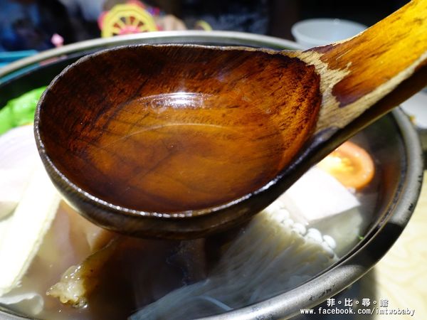 忻殿堂鍋物專賣店：【捷運美食】東區火鍋 忻殿堂日式鍋物 Hot Pot 現流活海鮮 平價頂級的美食饗宴 黃金一品雜炊讓您吃過會懷念！東區涮涮鍋推薦