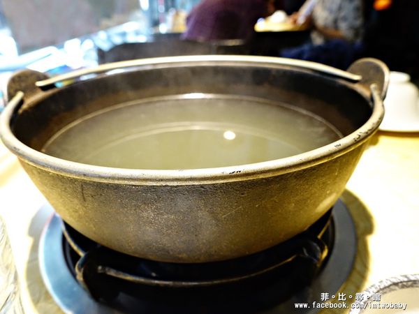 忻殿堂鍋物專賣店：【捷運美食】東區火鍋 忻殿堂日式鍋物 Hot Pot 現流活海鮮 平價頂級的美食饗宴 黃金一品雜炊讓您吃過會懷念！東區涮涮鍋推薦