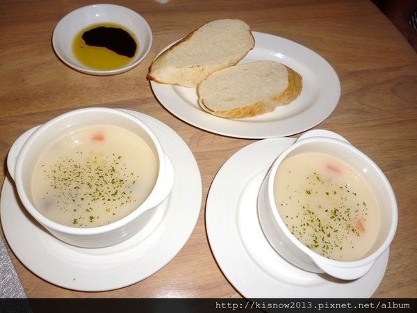 上菜囉法式餐廳 Viva la fete：平易近人的用餐環境,戰斧豬排的初体驗--上菜囉 法式餐廳 Viva la fete体驗心得