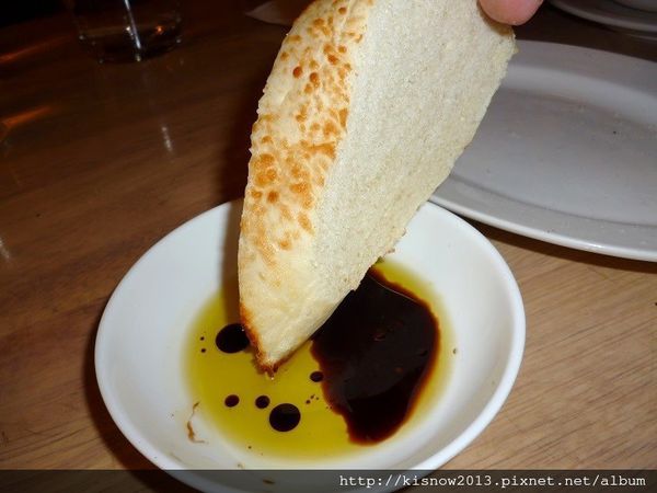 上菜囉法式餐廳 Viva la fete：平易近人的用餐環境,戰斧豬排的初体驗--上菜囉 法式餐廳 Viva la fete体驗心得