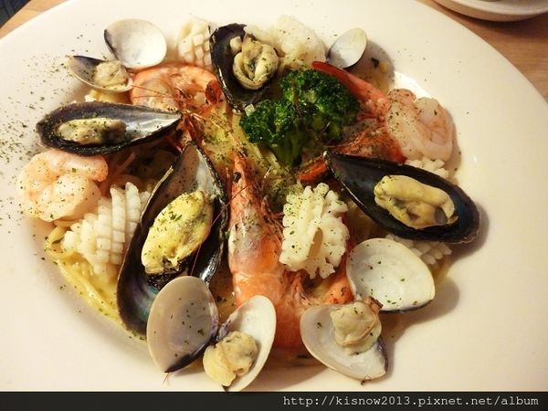 上菜囉法式餐廳 Viva la fete：平易近人的用餐環境,戰斧豬排的初体驗--上菜囉 法式餐廳 Viva la fete体驗心得