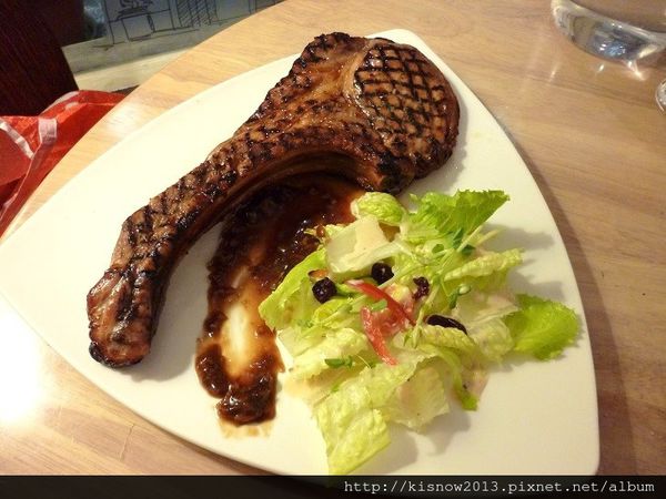 上菜囉法式餐廳 Viva la fete：平易近人的用餐環境,戰斧豬排的初体驗--上菜囉 法式餐廳 Viva la fete体驗心得