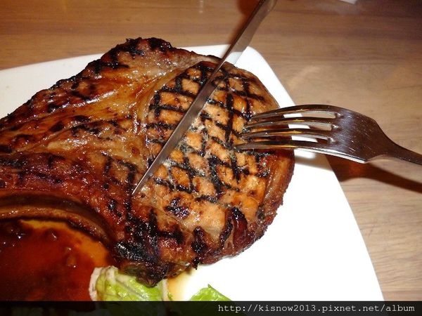 上菜囉法式餐廳 Viva la fete：平易近人的用餐環境,戰斧豬排的初体驗--上菜囉 法式餐廳 Viva la fete体驗心得